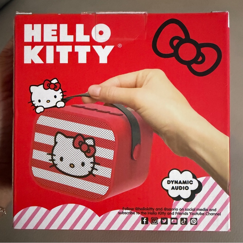 NIB RARE - HELLO KITTY - Mini Boombox - Portable RED Edition - Picture 3 of 4